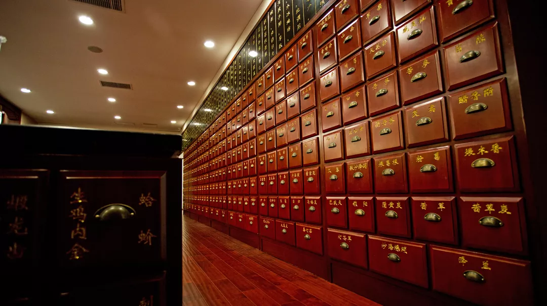 壯麗70年 · 講好江蘇藥品安全故事 | 江蘇省藥監(jiān)局領(lǐng)導(dǎo)及各大媒體一行來(lái)到李良濟(jì)參觀采訪(fǎng)(圖24)